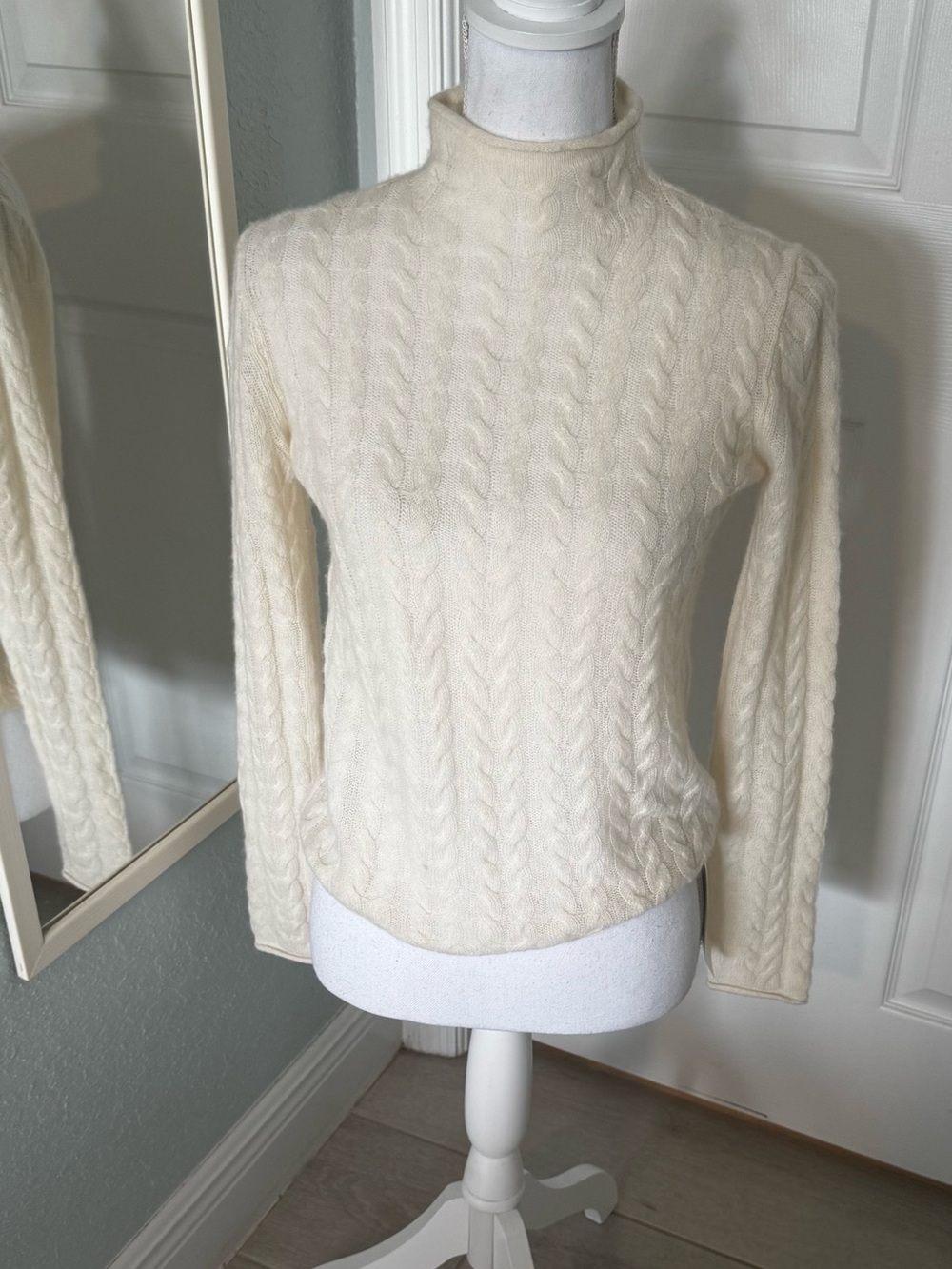 Theory 100% Cashmere Ivory Cable Knit Mock Neck Sweater Size S